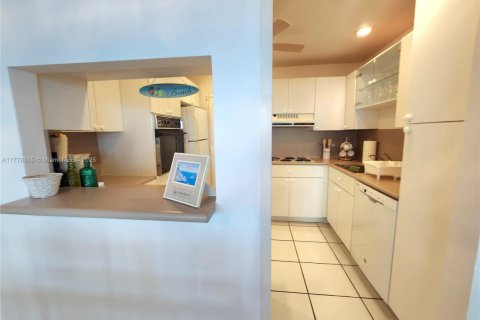 Copropriété à louer à Hollywood, Floride: 2 chambres, 102.19 m2 № 1623385 - photo 6