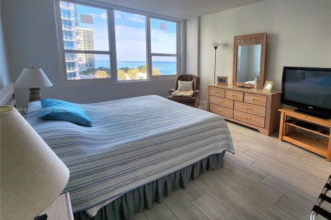 Copropriété à louer à Hollywood, Floride: 2 chambres, 102.19 m2 № 1623385 - photo 7