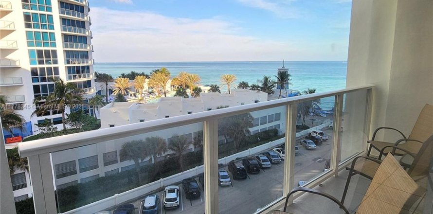 Condo à Hollywood, Floride, 2 chambres  № 1623385