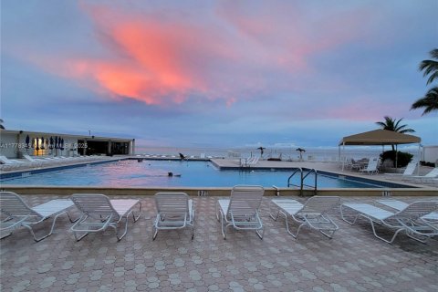 Copropriété à louer à Hollywood, Floride: 2 chambres, 102.19 m2 № 1623385 - photo 21