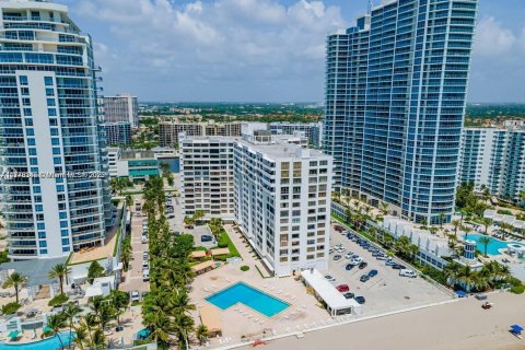 Copropriété à louer à Hollywood, Floride: 2 chambres, 102.19 m2 № 1623385 - photo 12