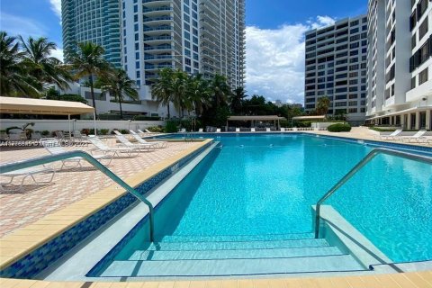Copropriété à louer à Hollywood, Floride: 2 chambres, 102.19 m2 № 1623385 - photo 16