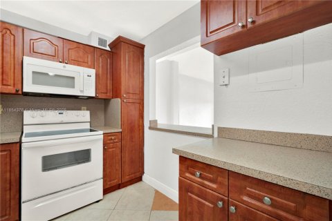 Appartement à louer à Hialeah, Floride: 3 chambres, 94.39 m2 № 1878587 - photo 7