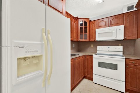 Appartement à louer à Hialeah, Floride: 3 chambres, 94.39 m2 № 1878587 - photo 12