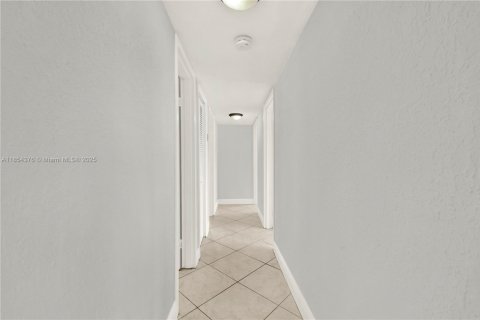 Appartement à louer à Hialeah, Floride: 3 chambres, 94.39 m2 № 1878587 - photo 17