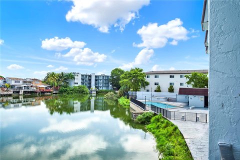 Appartement à louer à Hialeah, Floride: 3 chambres, 94.39 m2 № 1878587 - photo 5