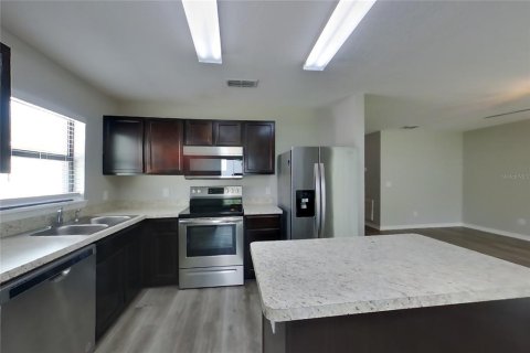 House in Dundee, Florida 3 bedrooms, 130.16 sq.m. № 2383429 - photo 5