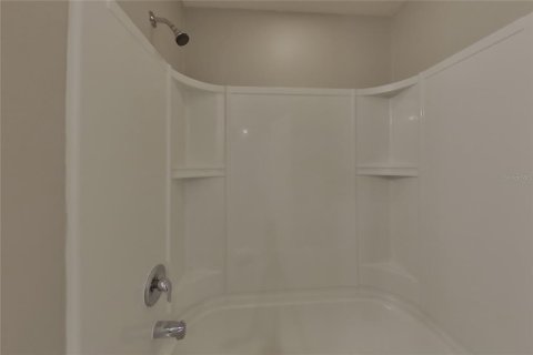 House in Dundee, Florida 3 bedrooms, 130.16 sq.m. № 2383429 - photo 12