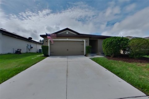 House in Dundee, Florida 3 bedrooms, 130.16 sq.m. № 2383429