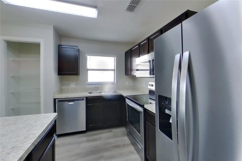 House in Dundee, Florida 3 bedrooms, 130.16 sq.m. № 2383429 - photo 6