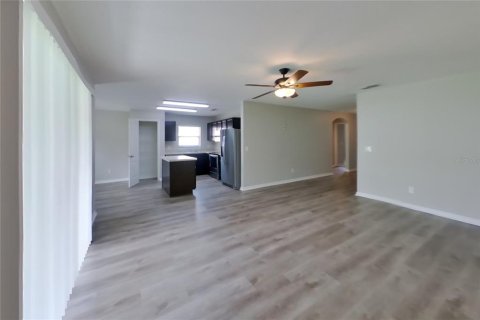 House in Dundee, Florida 3 bedrooms, 130.16 sq.m. № 2383429 - photo 3