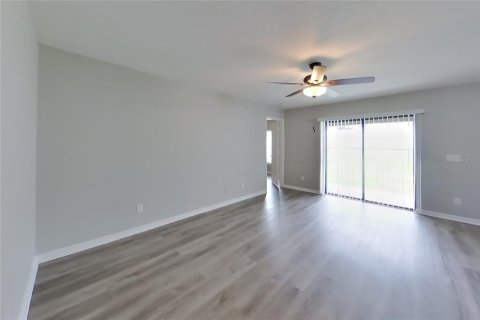 House in Dundee, Florida 3 bedrooms, 130.16 sq.m. № 2383429 - photo 2