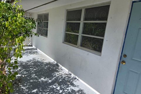 Condo in Lantana, Florida, 2 bedrooms  № 1707176 - photo 3