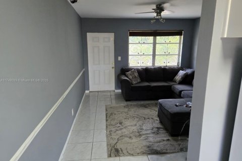 Condo in Lantana, Florida, 2 bedrooms  № 1707176 - photo 5