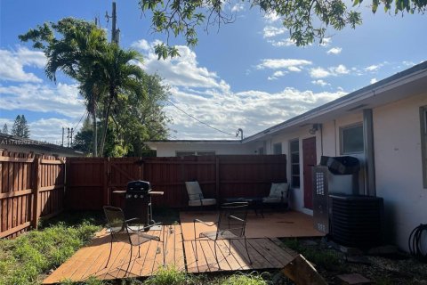 Condo in Lantana, Florida, 2 bedrooms  № 1707176 - photo 12