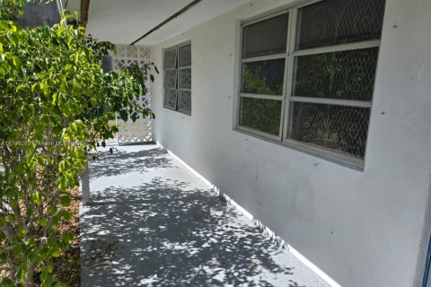 Condo in Lantana, Florida, 2 bedrooms  № 1707176 - photo 4