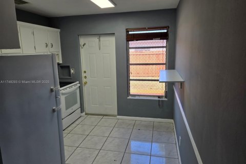 Condo in Lantana, Florida, 2 bedrooms  № 1707176 - photo 9