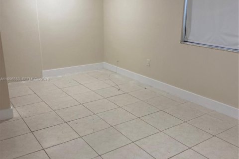 Apartamento en alquiler en Miami, Florida, 1 dormitorio, 372.54 m2 № 2058451 - foto 5
