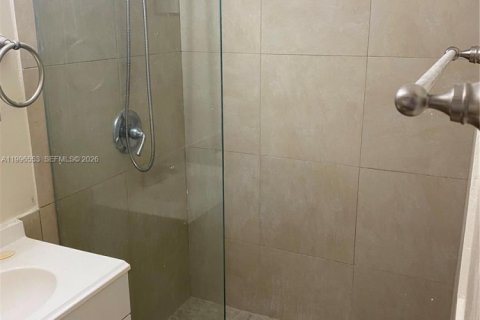 Apartamento en alquiler en Miami, Florida, 1 dormitorio, 372.54 m2 № 2058451 - foto 7