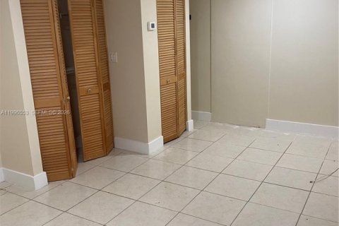Apartamento en alquiler en Miami, Florida, 1 dormitorio, 372.54 m2 № 2058451 - foto 6