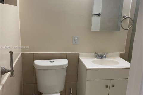 Apartamento en alquiler en Miami, Florida, 1 dormitorio, 372.54 m2 № 2058451 - foto 8