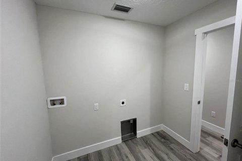 House in Edgewater, Florida 3 bedrooms, 204.38 sq.m. № 1828031 - photo 26