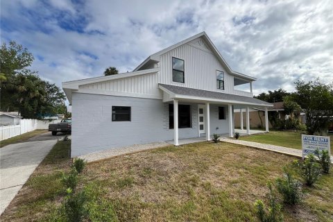 House in Edgewater, Florida 3 bedrooms, 204.38 sq.m. № 1828031 - photo 9