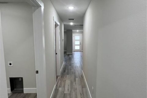 House in Edgewater, Florida 3 bedrooms, 204.38 sq.m. № 1828031 - photo 27