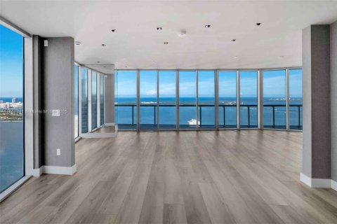 Condominio en venta en Miami, Florida, 5 dormitorios, 443.14 m2 № 1893034 - foto 14