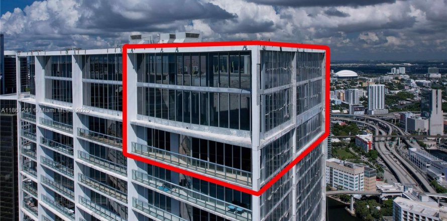 Condominio en Miami, Florida, 5 dormitorios № 1893034