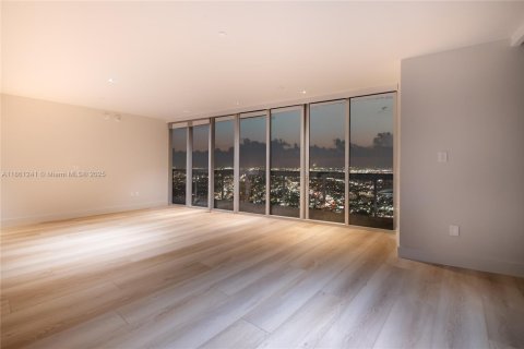 Condominio en venta en Miami, Florida, 5 dormitorios, 443.14 m2 № 1893034 - foto 26