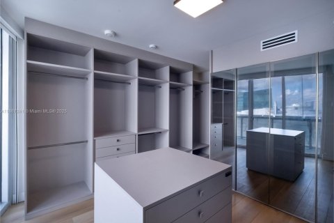 Condominio en venta en Miami, Florida, 5 dormitorios, 443.14 m2 № 1893034 - foto 28