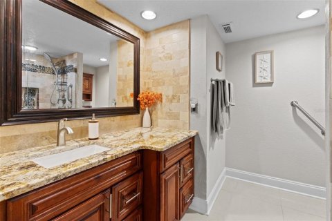 Condo in Belleair, Florida, 2 bedrooms  № 1644063 - photo 13