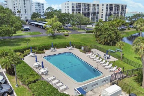 Condo in Belleair, Florida, 2 bedrooms  № 1644063 - photo 30