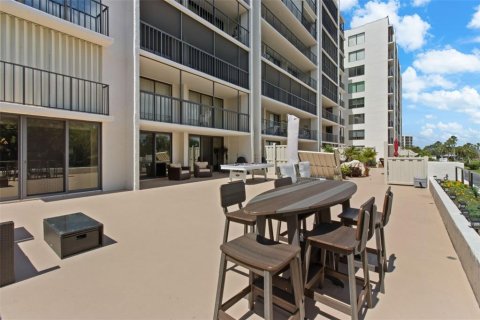 Condo in Belleair, Florida, 2 bedrooms  № 1644063 - photo 15