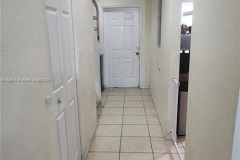 Adosado en venta en Miramar, Florida, 2 dormitorios, 99.13 m2 № 1938246 - foto 8