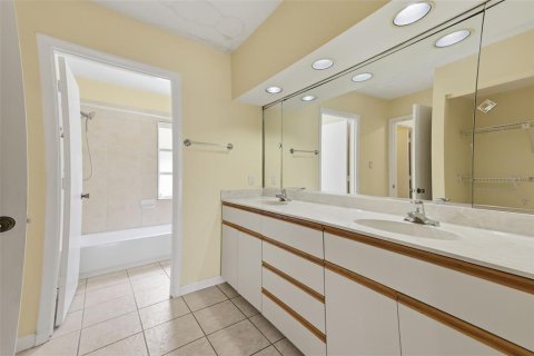 Купить кондоминиум в Сарасота, Флорида 7 комнат, 148.27м2, № 2275447 - фото 18