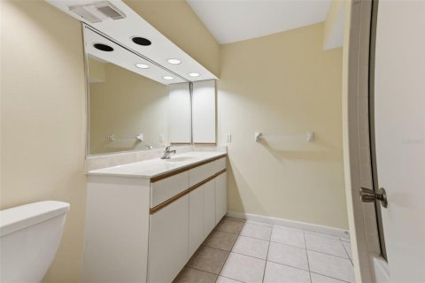Купить кондоминиум в Сарасота, Флорида 7 комнат, 148.27м2, № 2275447 - фото 30
