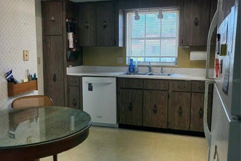 House in Clearwater, Florida 2 bedrooms, 141.86 sq.m. № 2227276 - photo 8