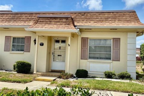 House in Clearwater, Florida 2 bedrooms, 141.86 sq.m. № 2227276