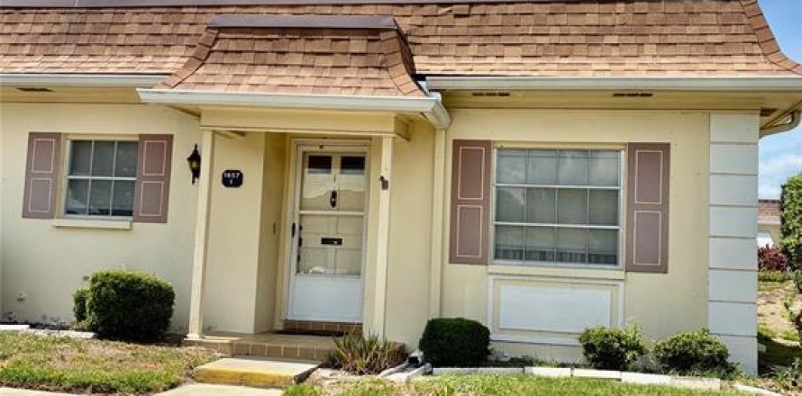 House in Clearwater, Florida 2 bedrooms, 141.86 sq.m. № 2227276