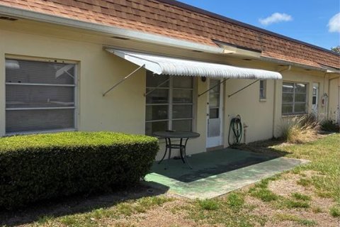 House in Clearwater, Florida 2 bedrooms, 141.86 sq.m. № 2227276 - photo 3
