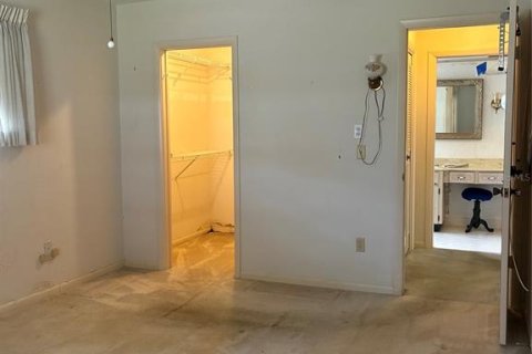 House in Clearwater, Florida 2 bedrooms, 141.86 sq.m. № 2227276 - photo 17