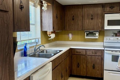 House in Clearwater, Florida 2 bedrooms, 141.86 sq.m. № 2227276 - photo 6