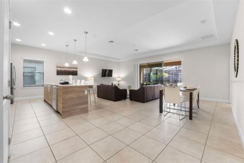 House in Haines City, Florida 4 bedrooms, 138.42 sq.m. № 2105111 - photo 4