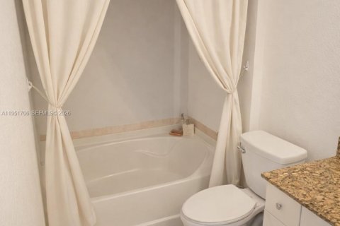 Condominio en venta en Hollywood, Florida, 1 dormitorio, 87.24 m2 № 2007435 - foto 10