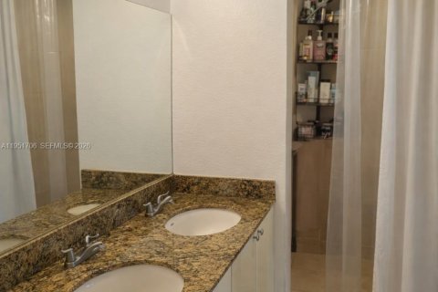 Condominio en venta en Hollywood, Florida, 1 dormitorio, 87.24 m2 № 2007435 - foto 11