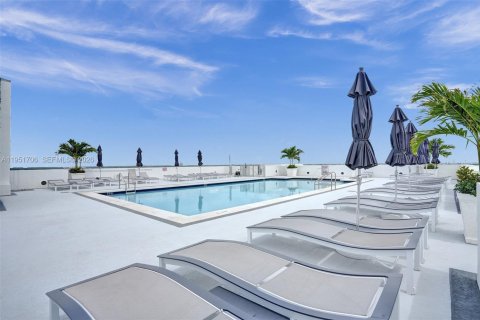 Condominio en venta en Hollywood, Florida, 1 dormitorio, 87.24 m2 № 2007435 - foto 16