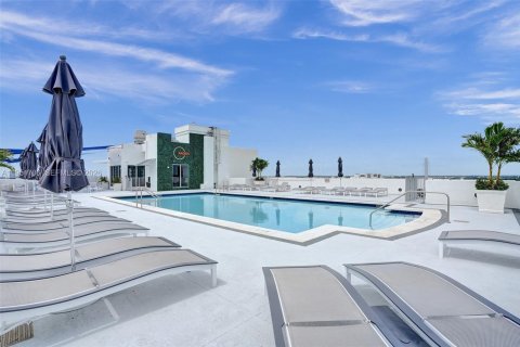Condominio en venta en Hollywood, Florida, 1 dormitorio, 87.24 m2 № 2007435 - foto 17