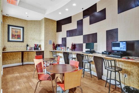 Condominio en venta en Hollywood, Florida, 1 dormitorio, 87.24 m2 № 2007435 - foto 26